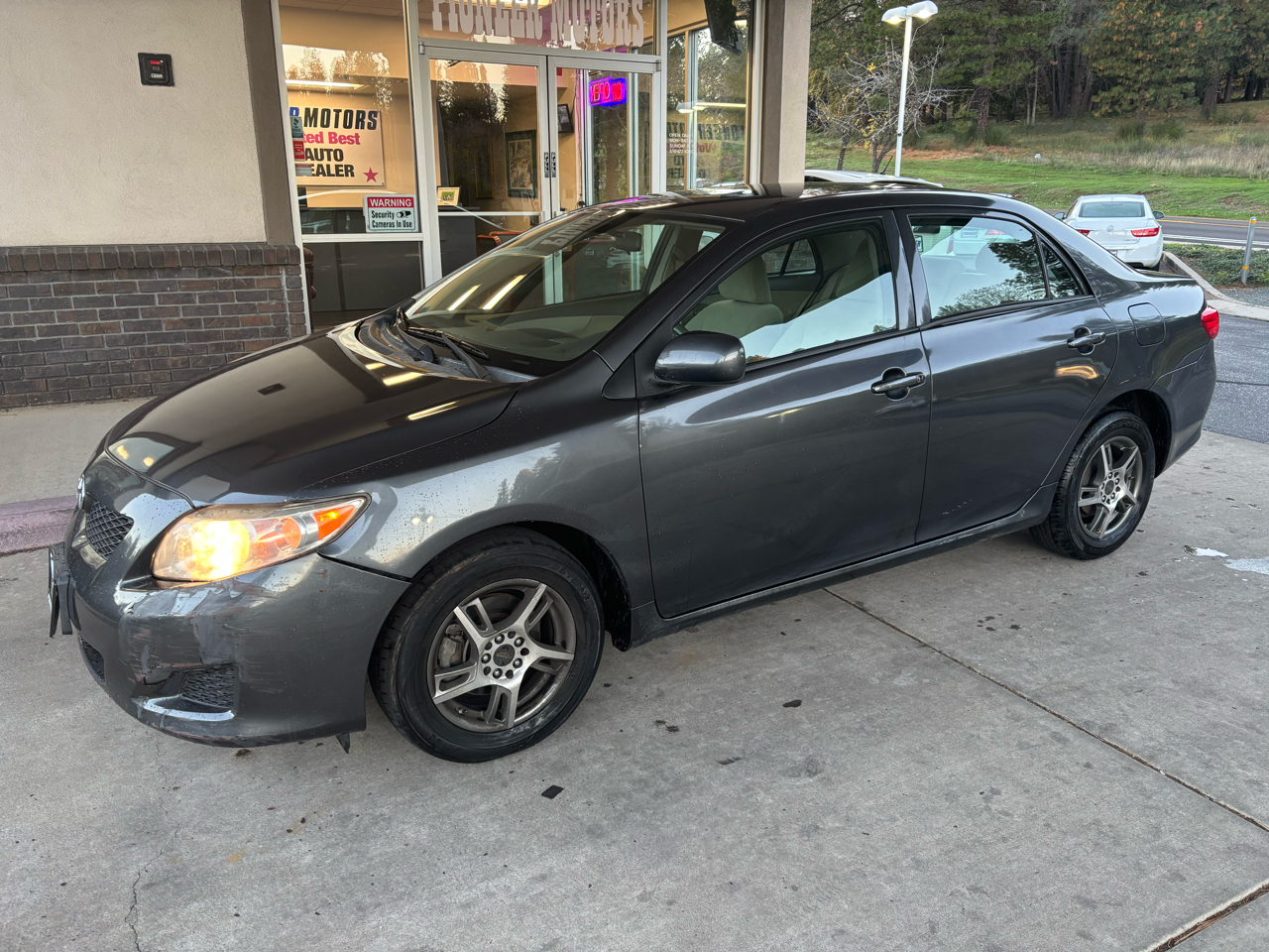 2010 Toyota Corolla LE photo 3