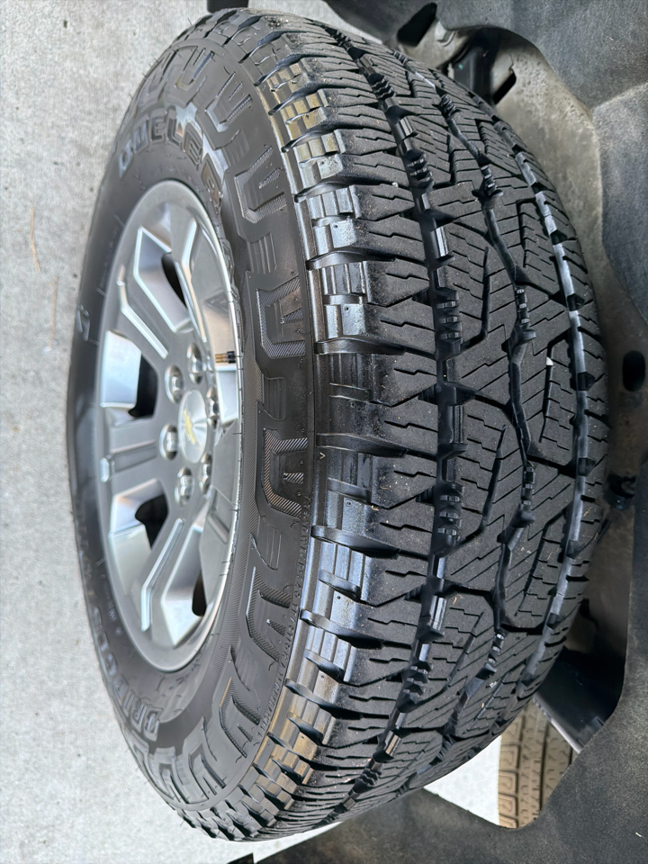 2018 Chevrolet Tahoe LS photo 3