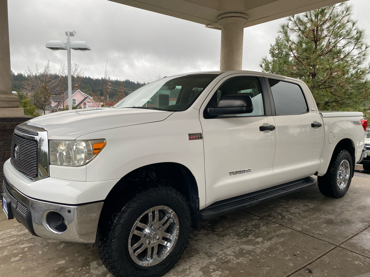 Toyota Tundra 4WD Truck CrewMax 5.7L V8 6-Spd AT (Natl) 2010