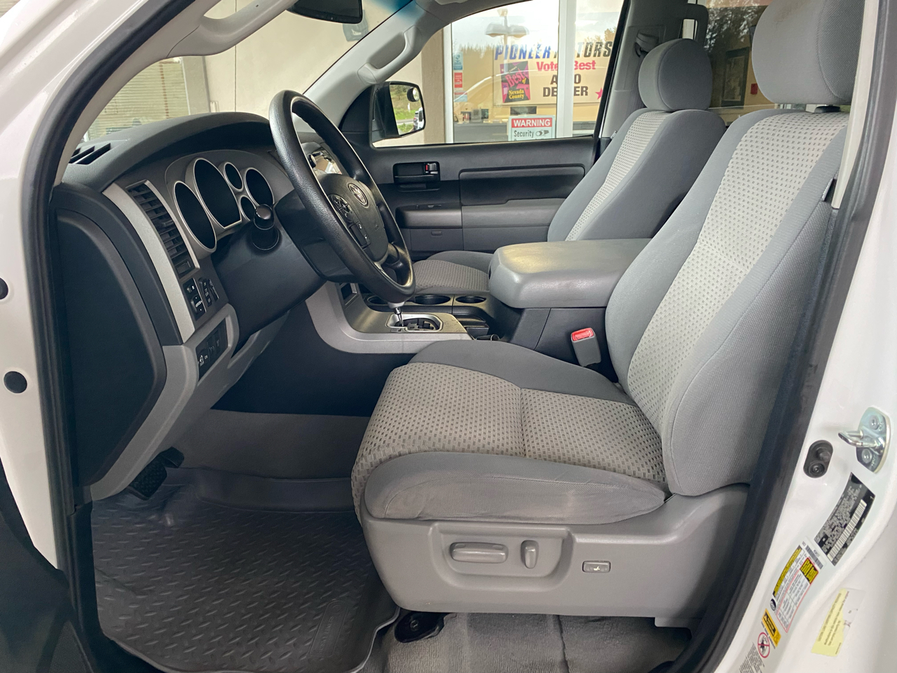 Toyota Tundra 4WD Truck CrewMax 5.7L V8 6-Spd AT (Natl) 2010