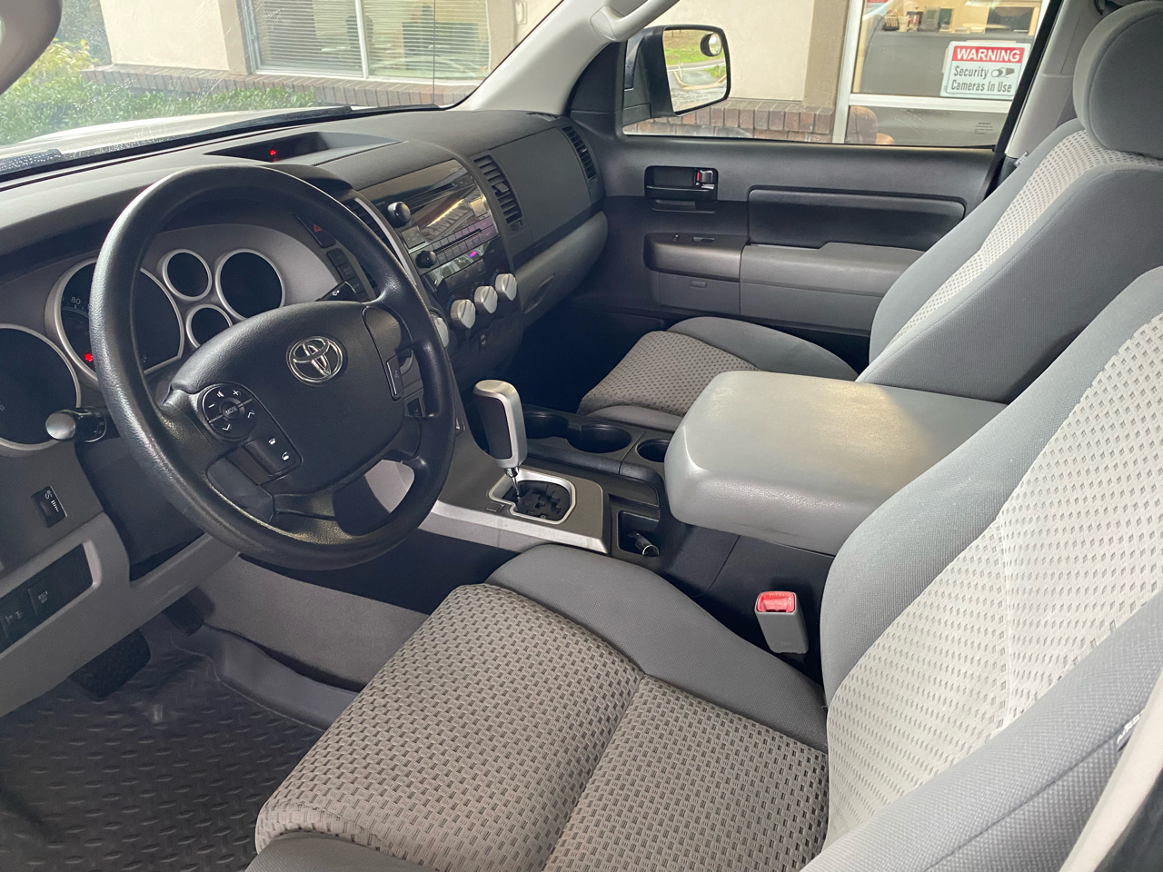 Toyota Tundra 4WD Truck CrewMax 5.7L V8 6-Spd AT (Natl) 2010