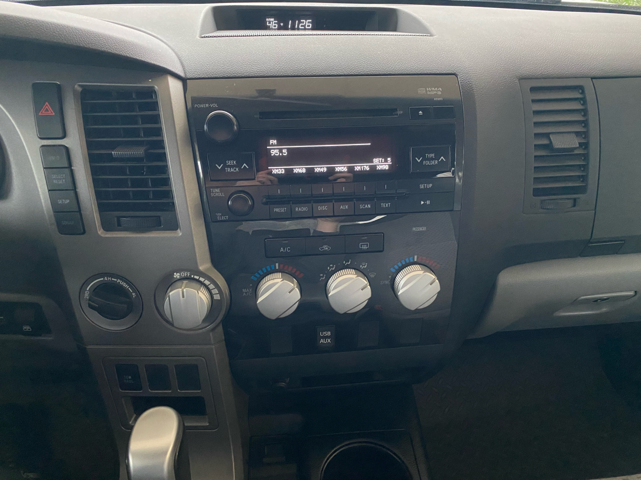 Toyota Tundra 4WD Truck CrewMax 5.7L V8 6-Spd AT (Natl) 2010