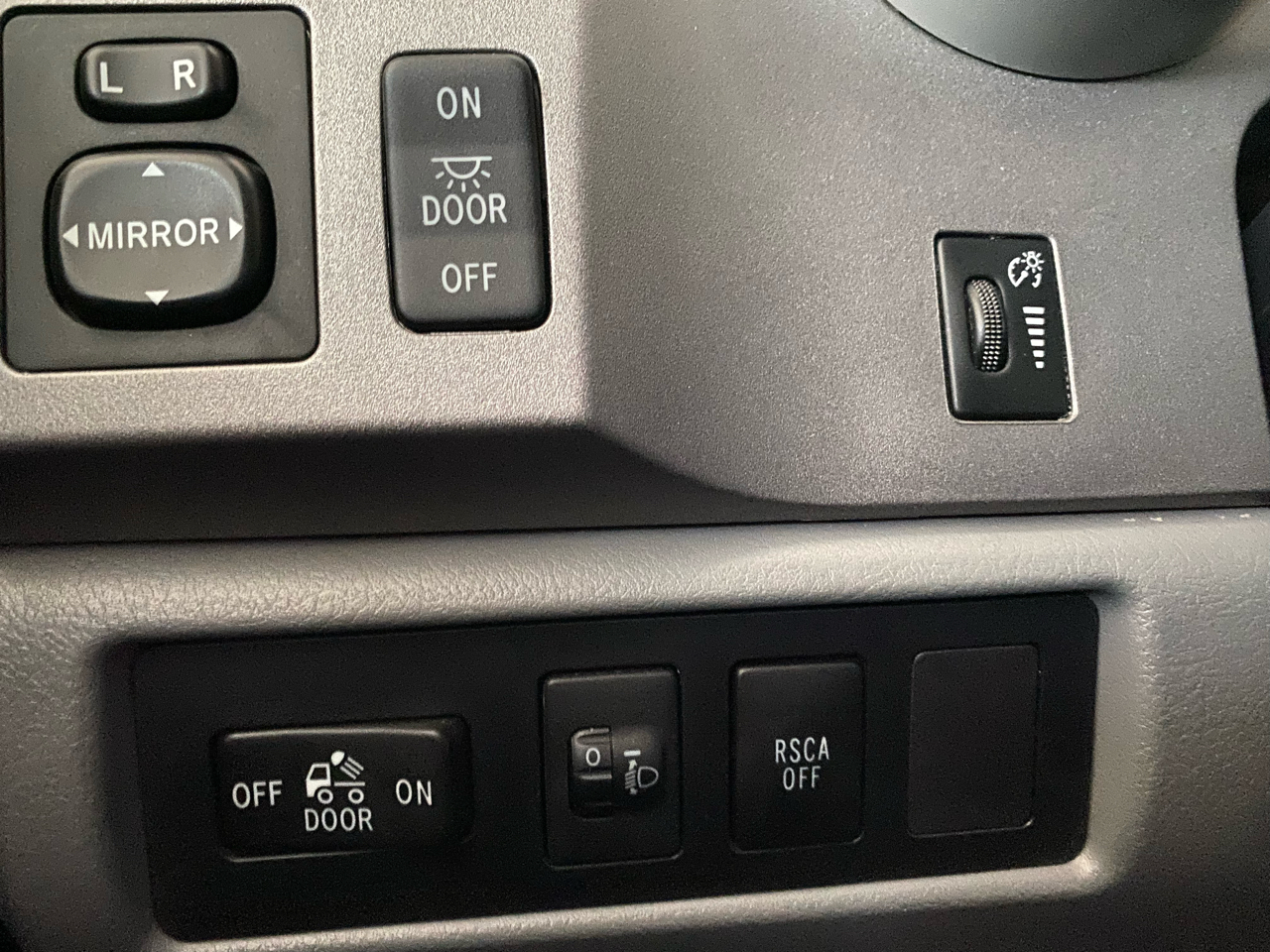 Toyota Tundra 4WD Truck CrewMax 5.7L V8 6-Spd AT (Natl) 2010