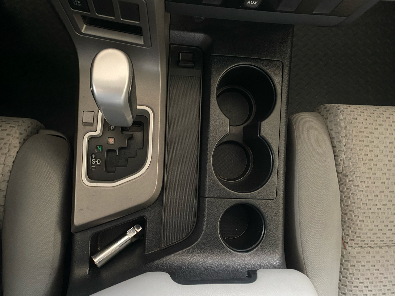 Toyota Tundra 4WD Truck CrewMax 5.7L V8 6-Spd AT (Natl) 2010