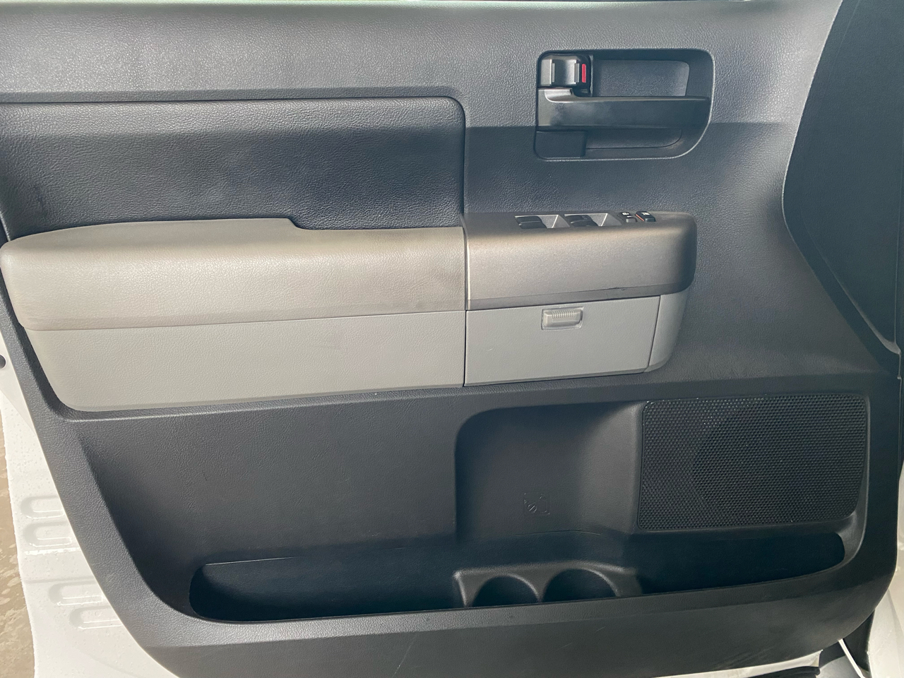 Toyota Tundra 4WD Truck CrewMax 5.7L V8 6-Spd AT (Natl) 2010