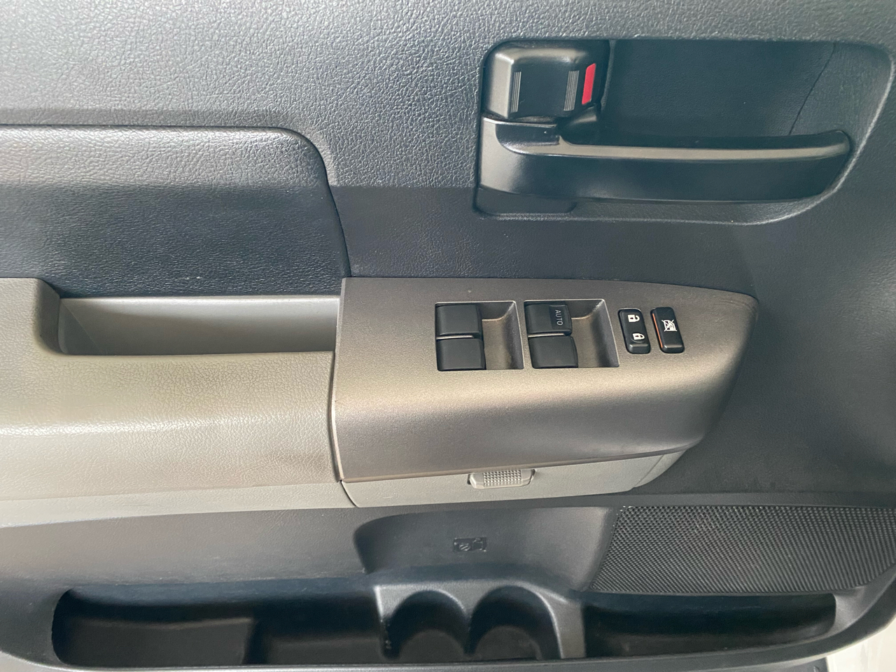 Toyota Tundra 4WD Truck CrewMax 5.7L V8 6-Spd AT (Natl) 2010