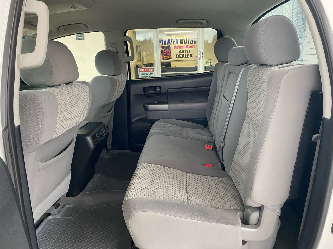 Toyota Tundra 4WD Truck CrewMax 5.7L V8 6-Spd AT (Natl) 2010