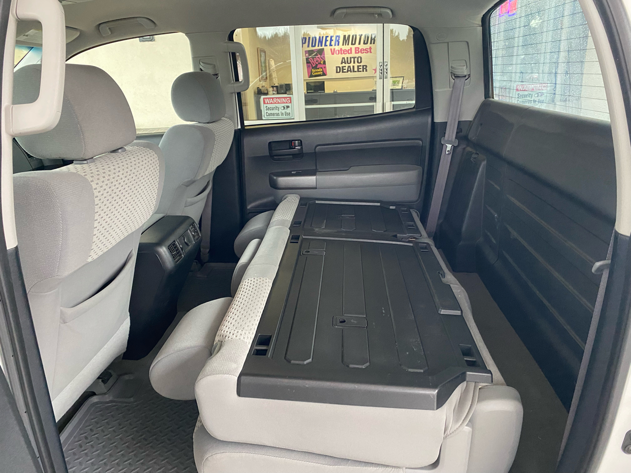 Toyota Tundra 4WD Truck CrewMax 5.7L V8 6-Spd AT (Natl) 2010