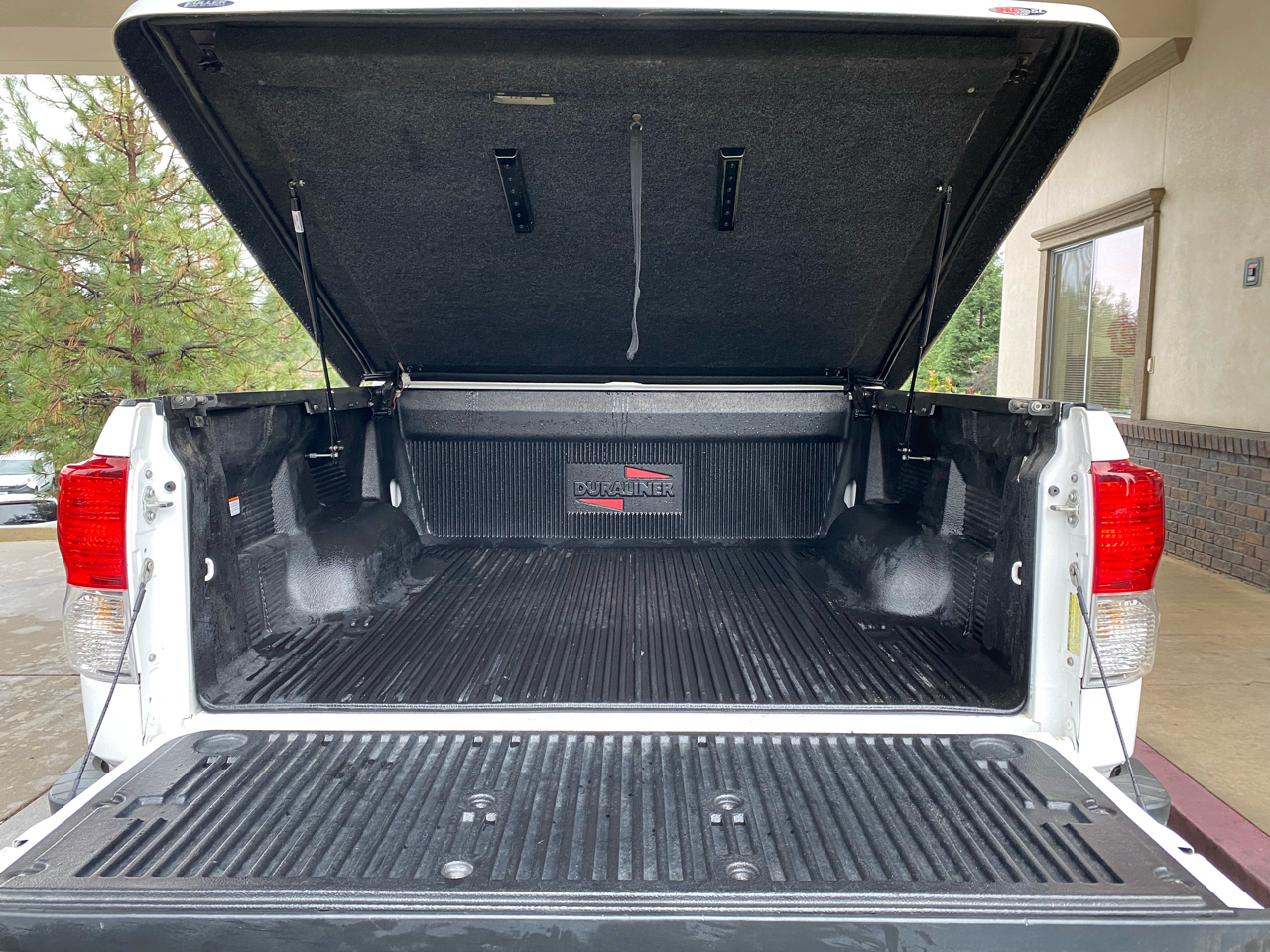 Toyota Tundra 4WD Truck CrewMax 5.7L V8 6-Spd AT (Natl) 2010