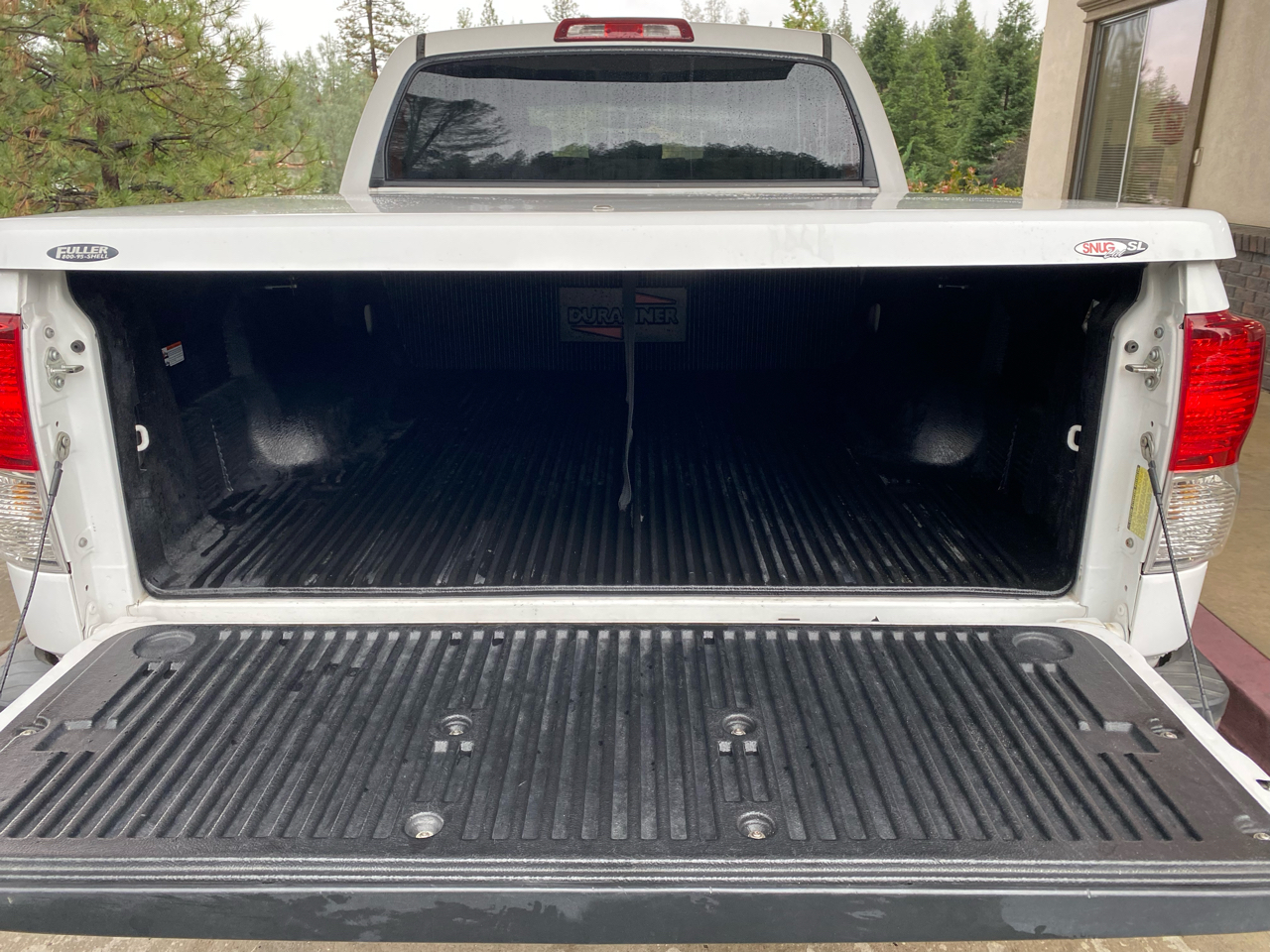 Toyota Tundra 4WD Truck CrewMax 5.7L V8 6-Spd AT (Natl) 2010