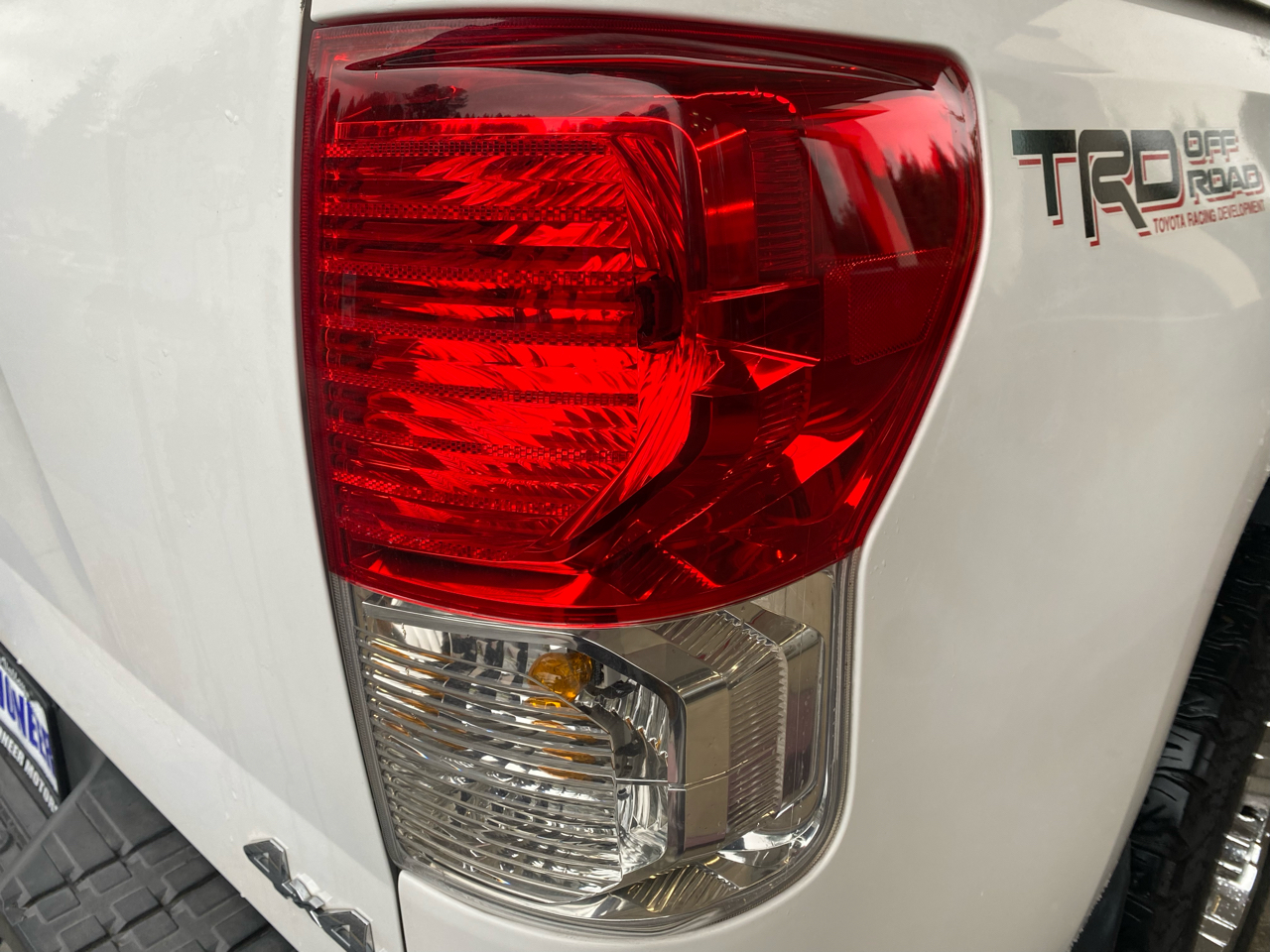 Toyota Tundra 4WD Truck CrewMax 5.7L V8 6-Spd AT (Natl) 2010