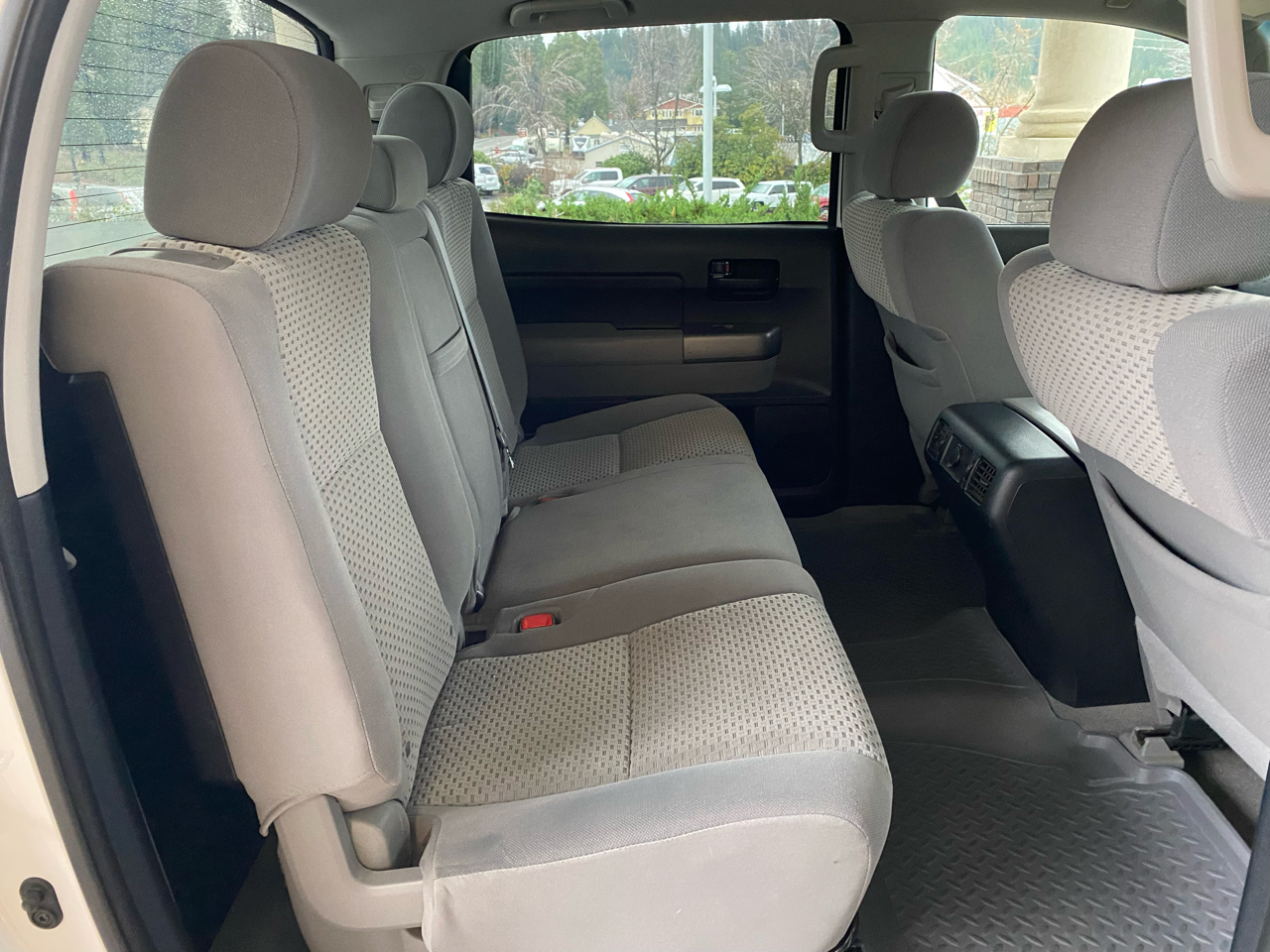 Toyota Tundra 4WD Truck CrewMax 5.7L V8 6-Spd AT (Natl) 2010