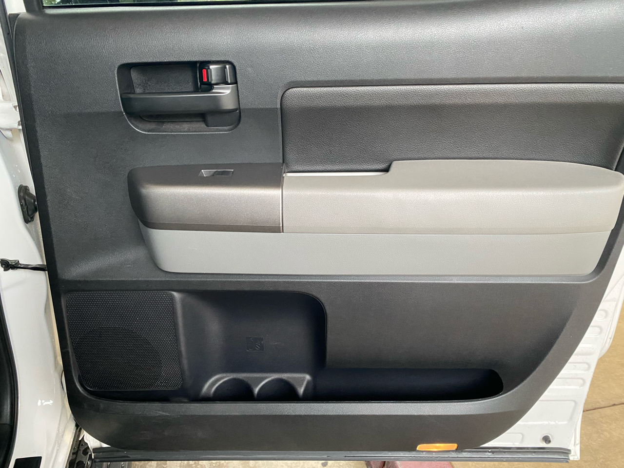 Toyota Tundra 4WD Truck CrewMax 5.7L V8 6-Spd AT (Natl) 2010