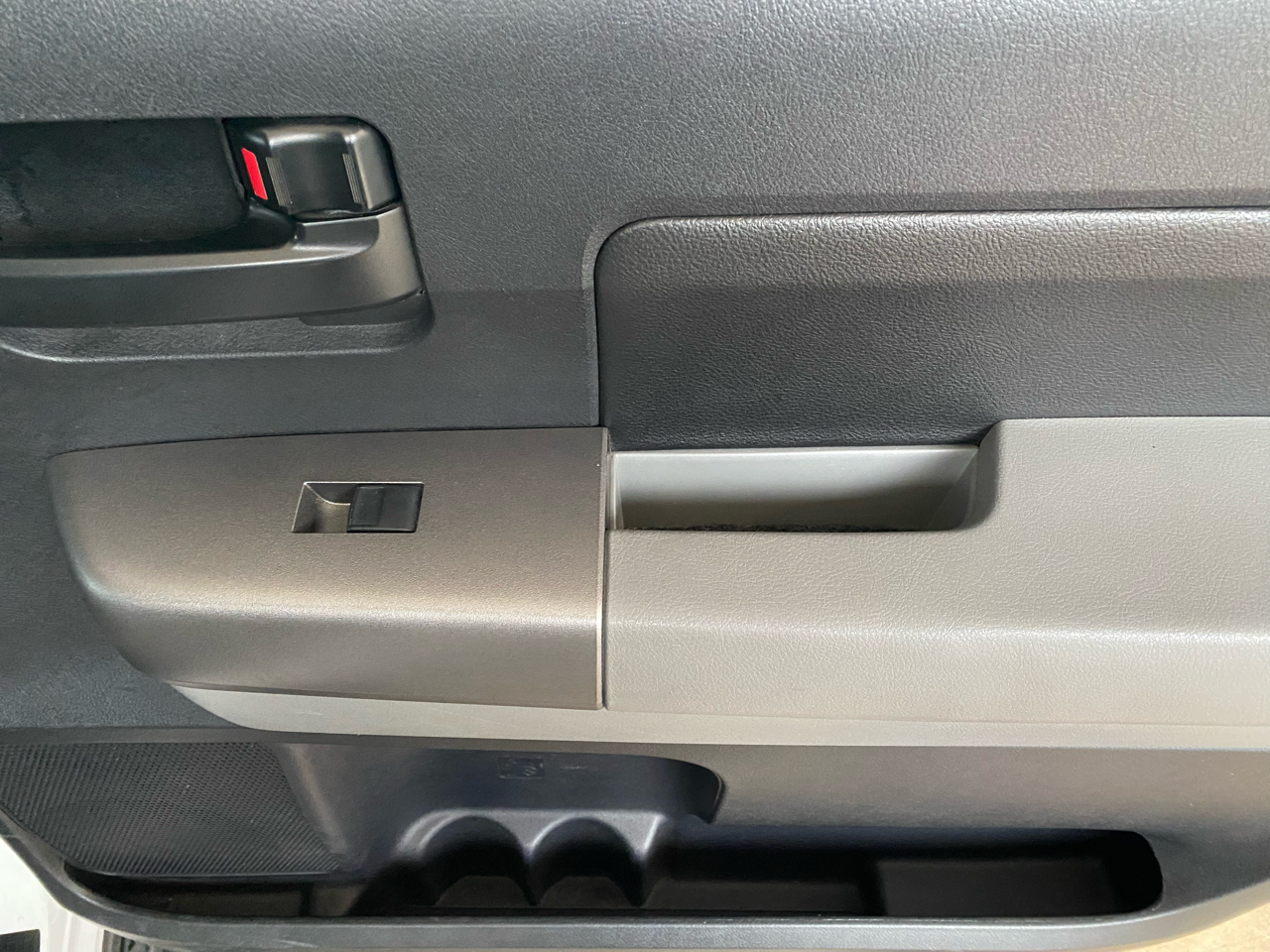 Toyota Tundra 4WD Truck CrewMax 5.7L V8 6-Spd AT (Natl) 2010