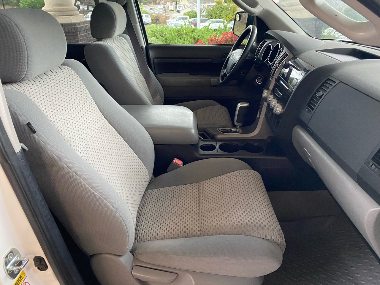 Toyota Tundra 4WD Truck CrewMax 5.7L V8 6-Spd AT (Natl) 2010