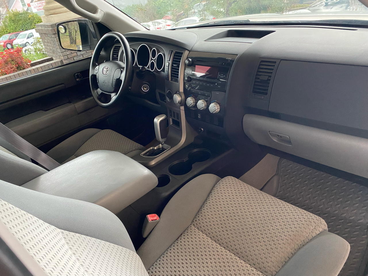 Toyota Tundra 4WD Truck CrewMax 5.7L V8 6-Spd AT (Natl) 2010