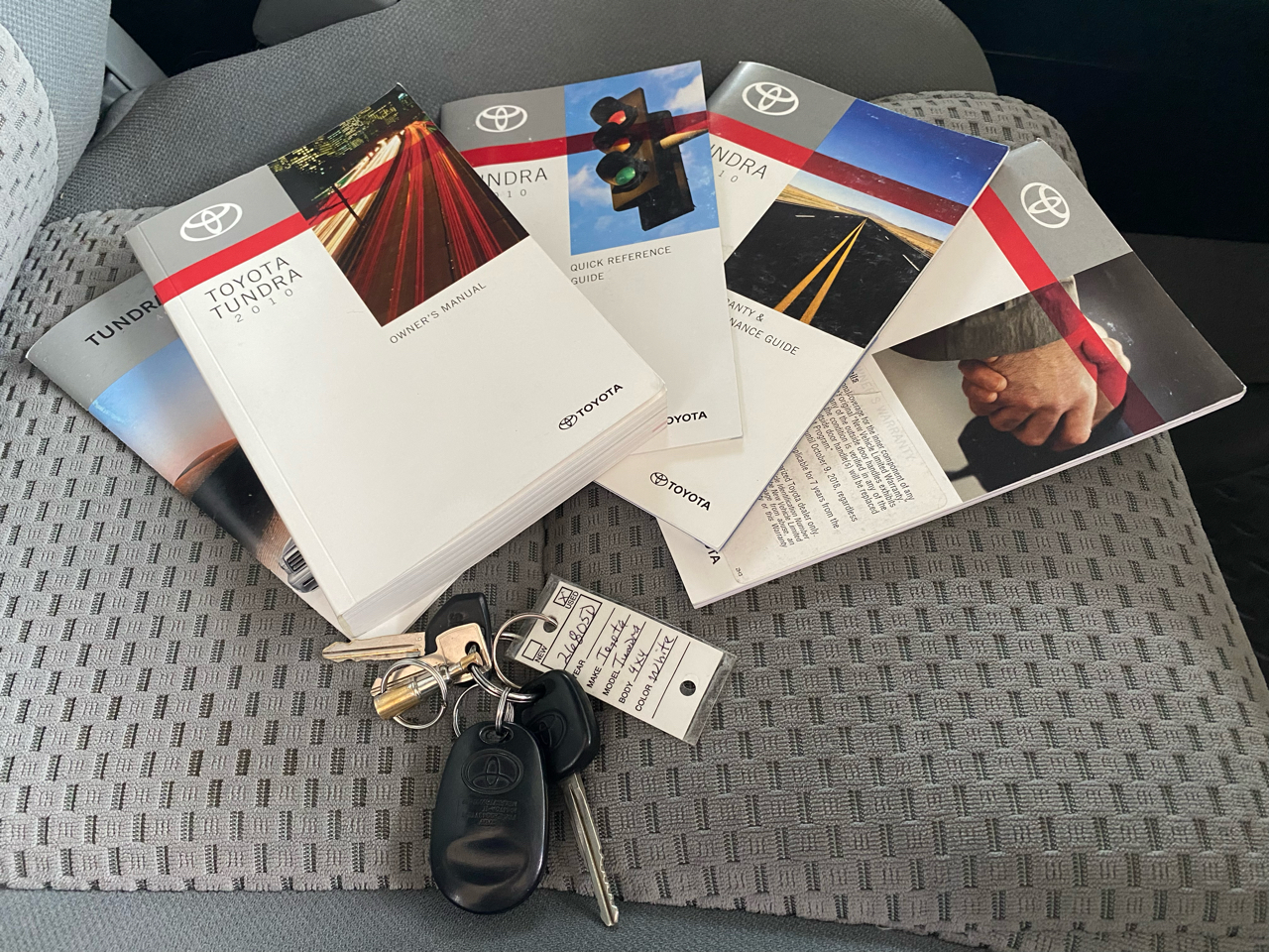 Toyota Tundra 4WD Truck CrewMax 5.7L V8 6-Spd AT (Natl) 2010