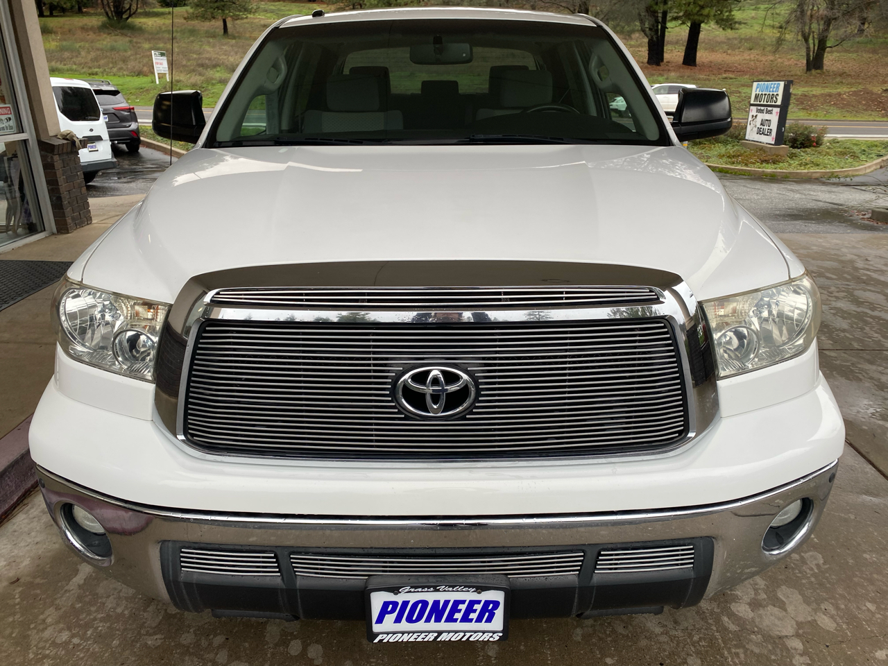 Toyota Tundra 4WD Truck CrewMax 5.7L V8 6-Spd AT (Natl) 2010
