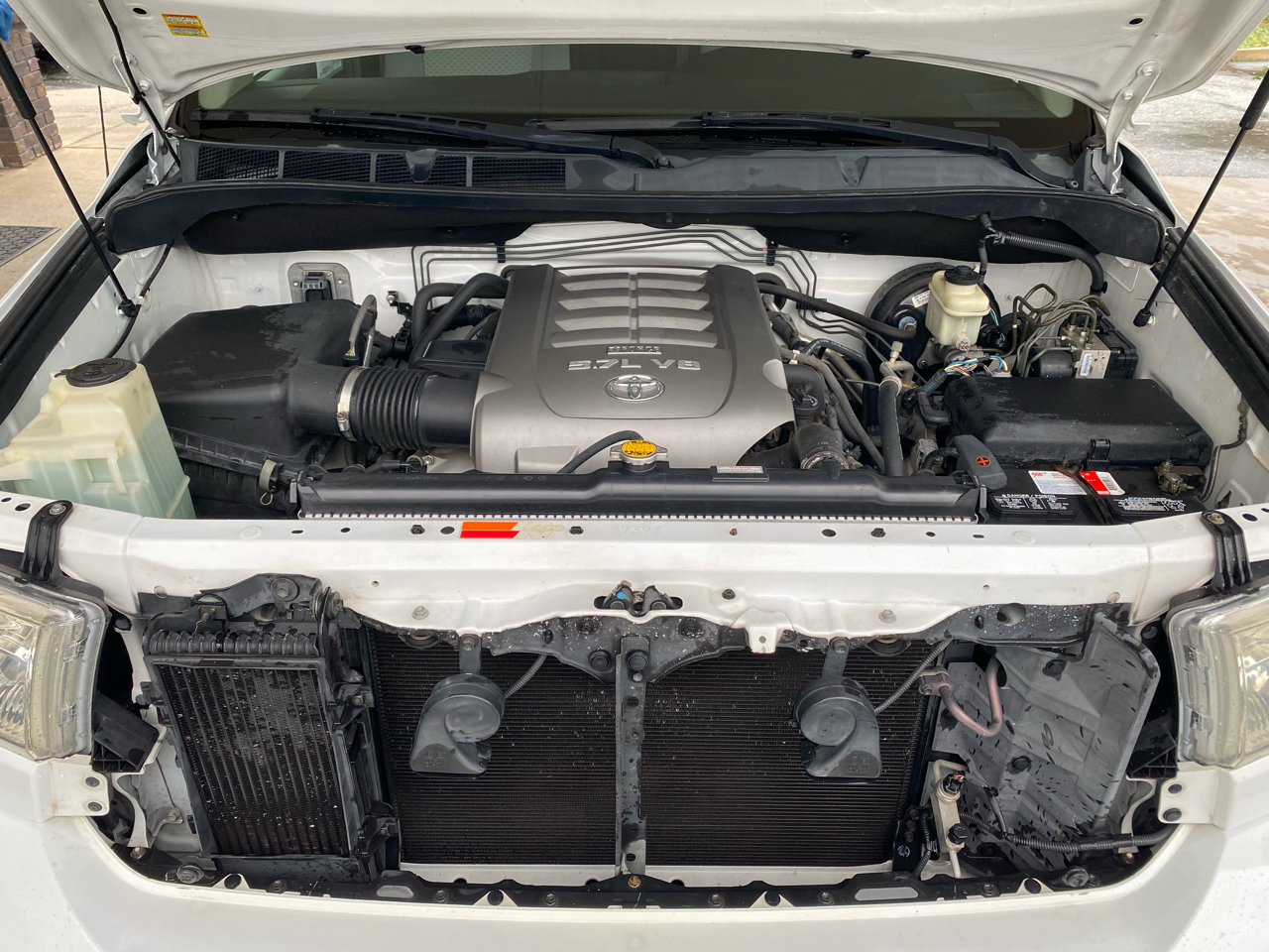 Toyota Tundra 4WD Truck CrewMax 5.7L V8 6-Spd AT (Natl) 2010