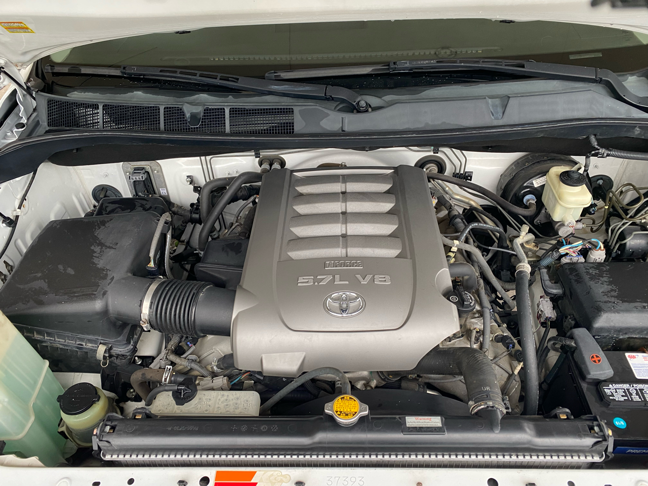 Toyota Tundra 4WD Truck CrewMax 5.7L V8 6-Spd AT (Natl) 2010