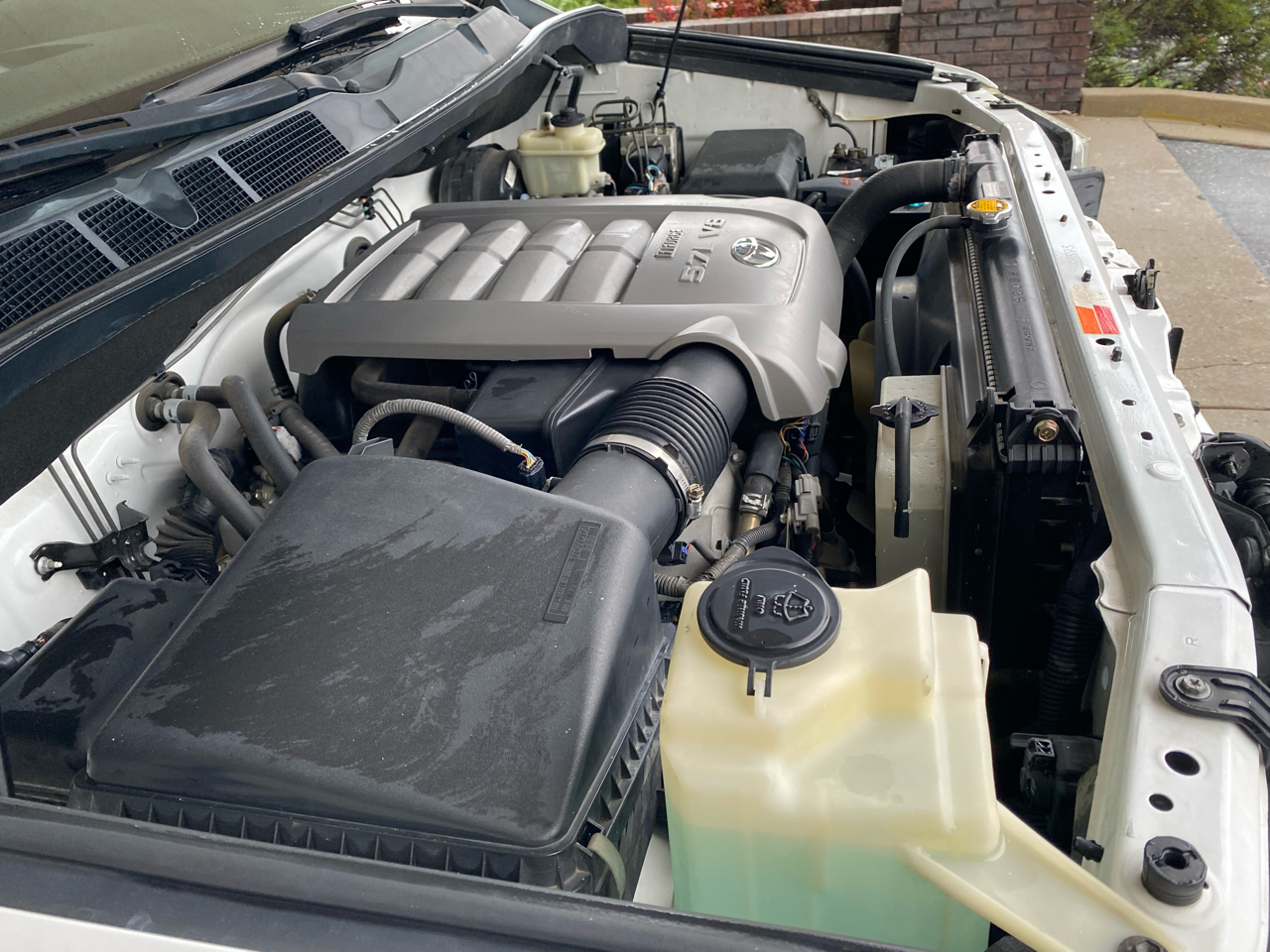 Toyota Tundra 4WD Truck CrewMax 5.7L V8 6-Spd AT (Natl) 2010