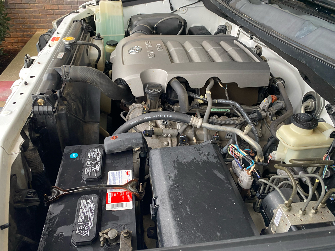 Toyota Tundra 4WD Truck CrewMax 5.7L V8 6-Spd AT (Natl) 2010