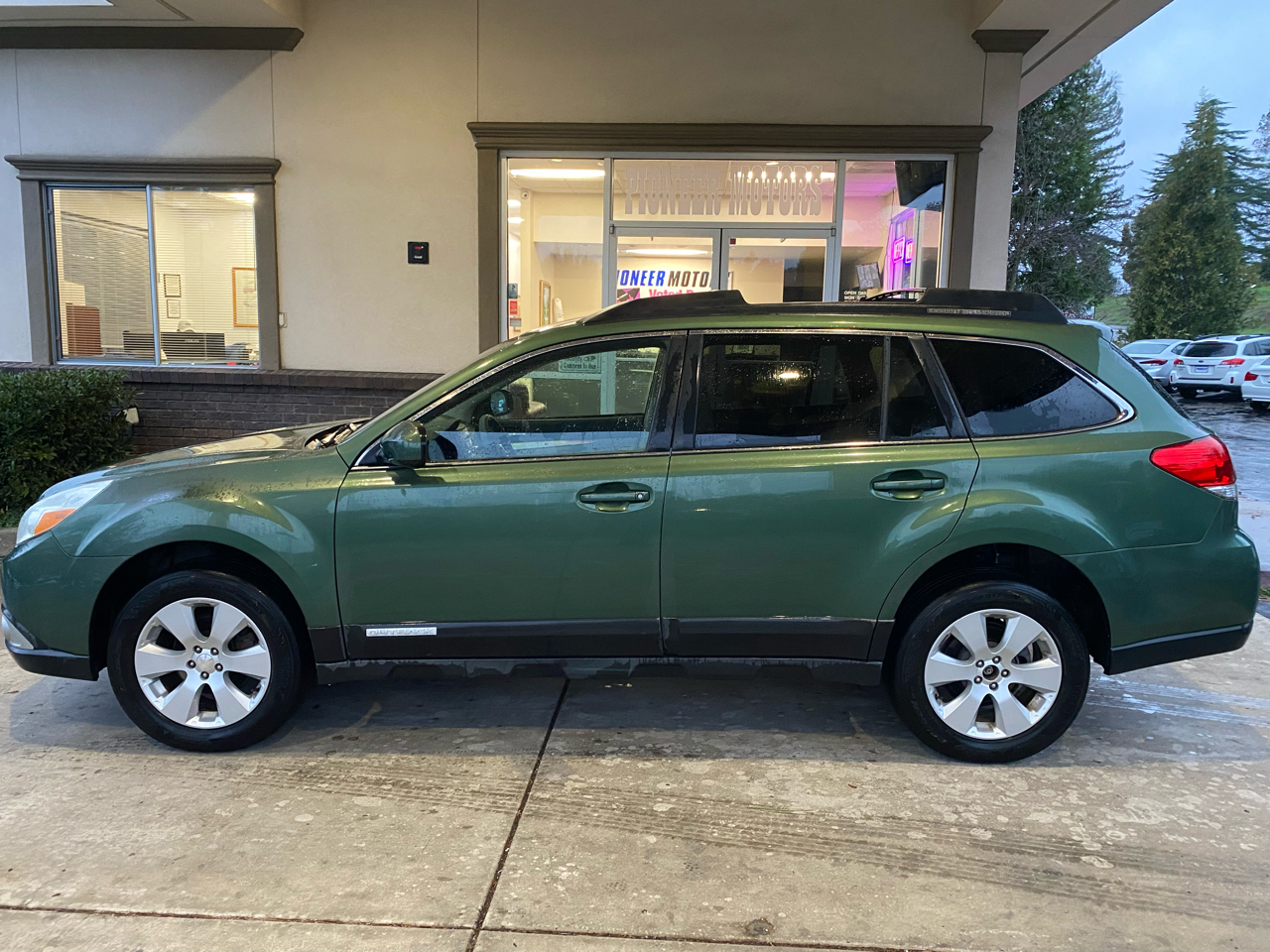 Subaru Outback 4dr Wgn H4 Auto 2.5i Prem 2011