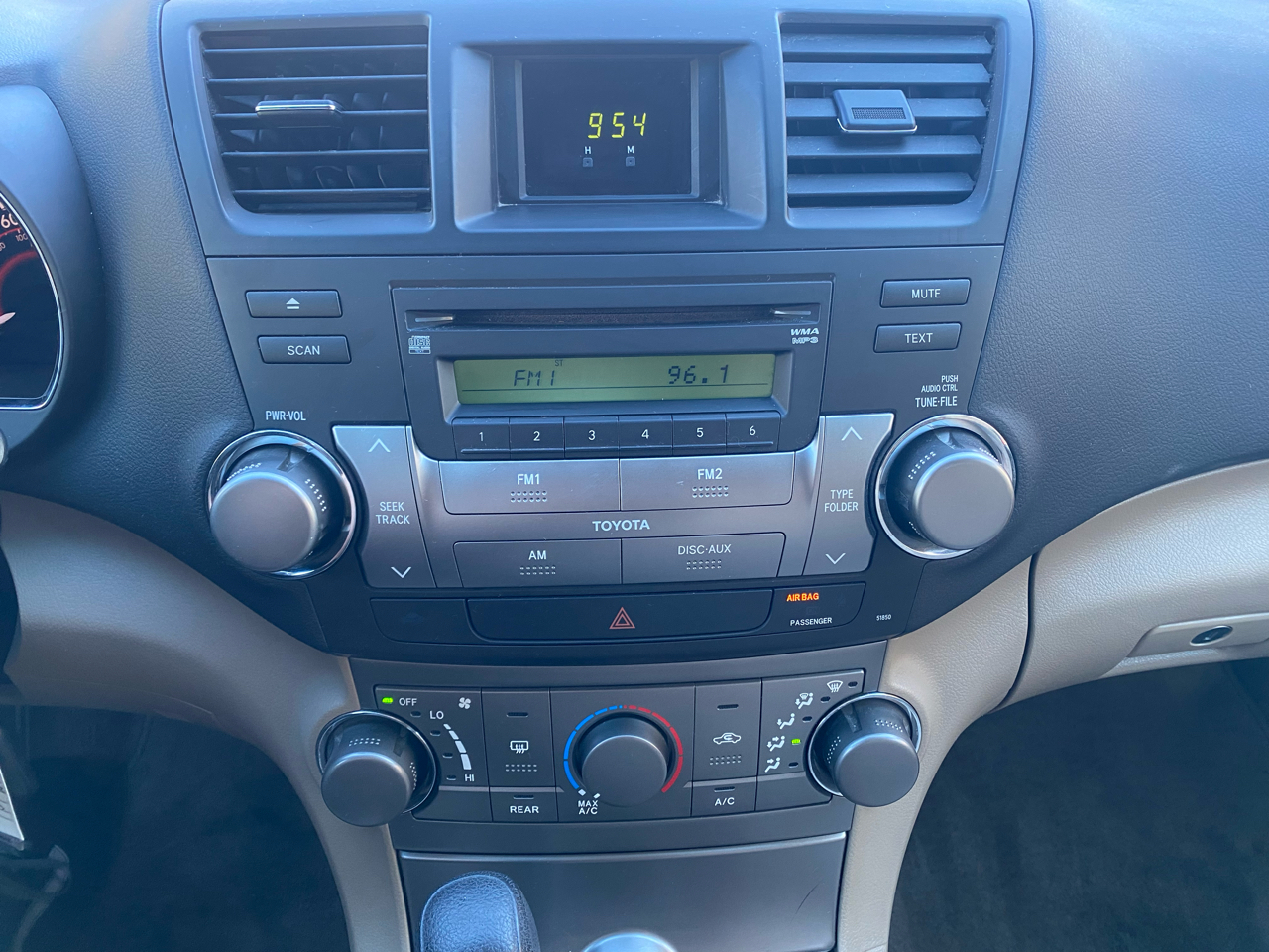 Toyota Highlander 4WD 4dr V6 w/3rd Row (Natl) 2010