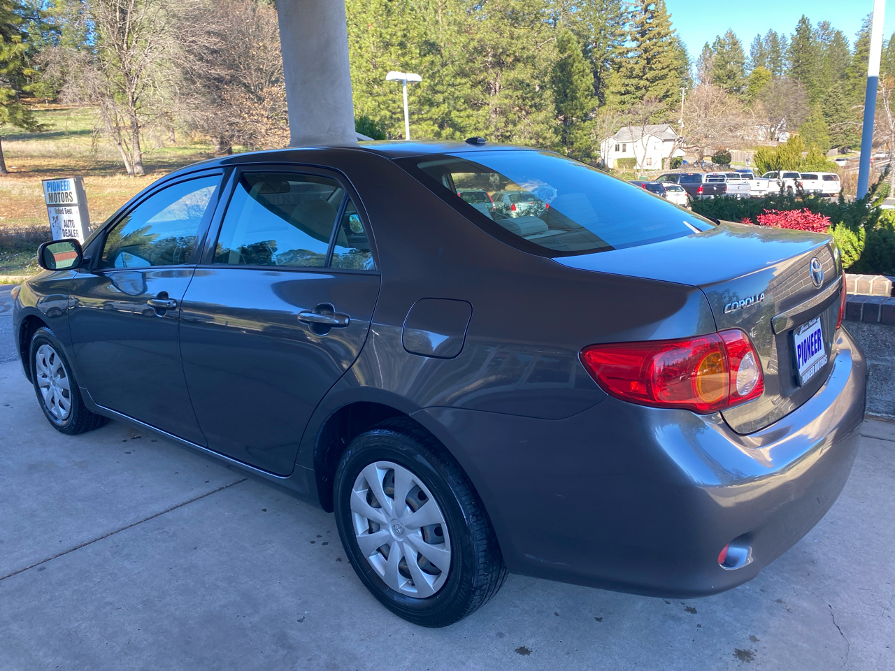 Toyota Corolla 4dr Sdn LE Auto 2009