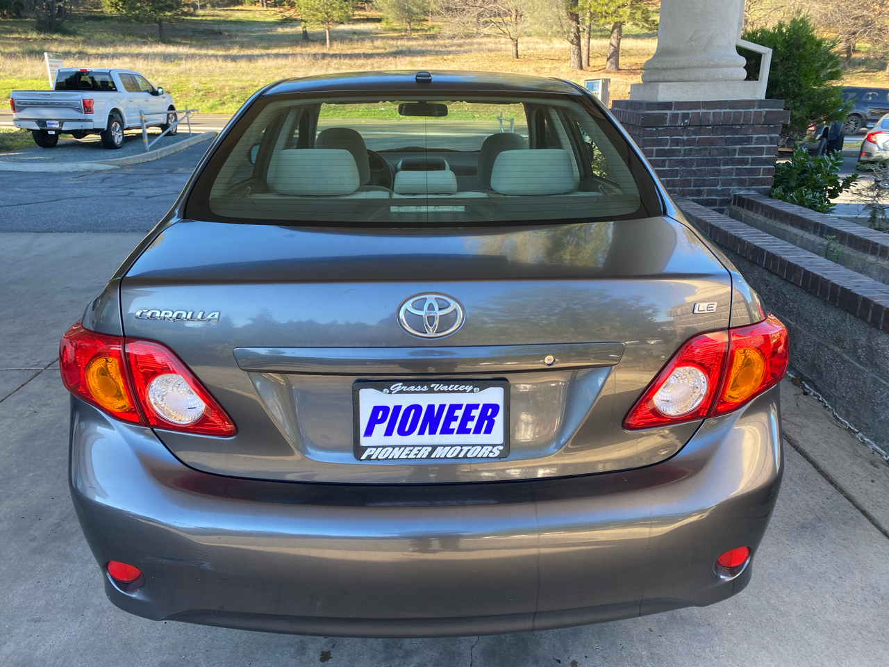 Toyota Corolla 4dr Sdn LE Auto 2009