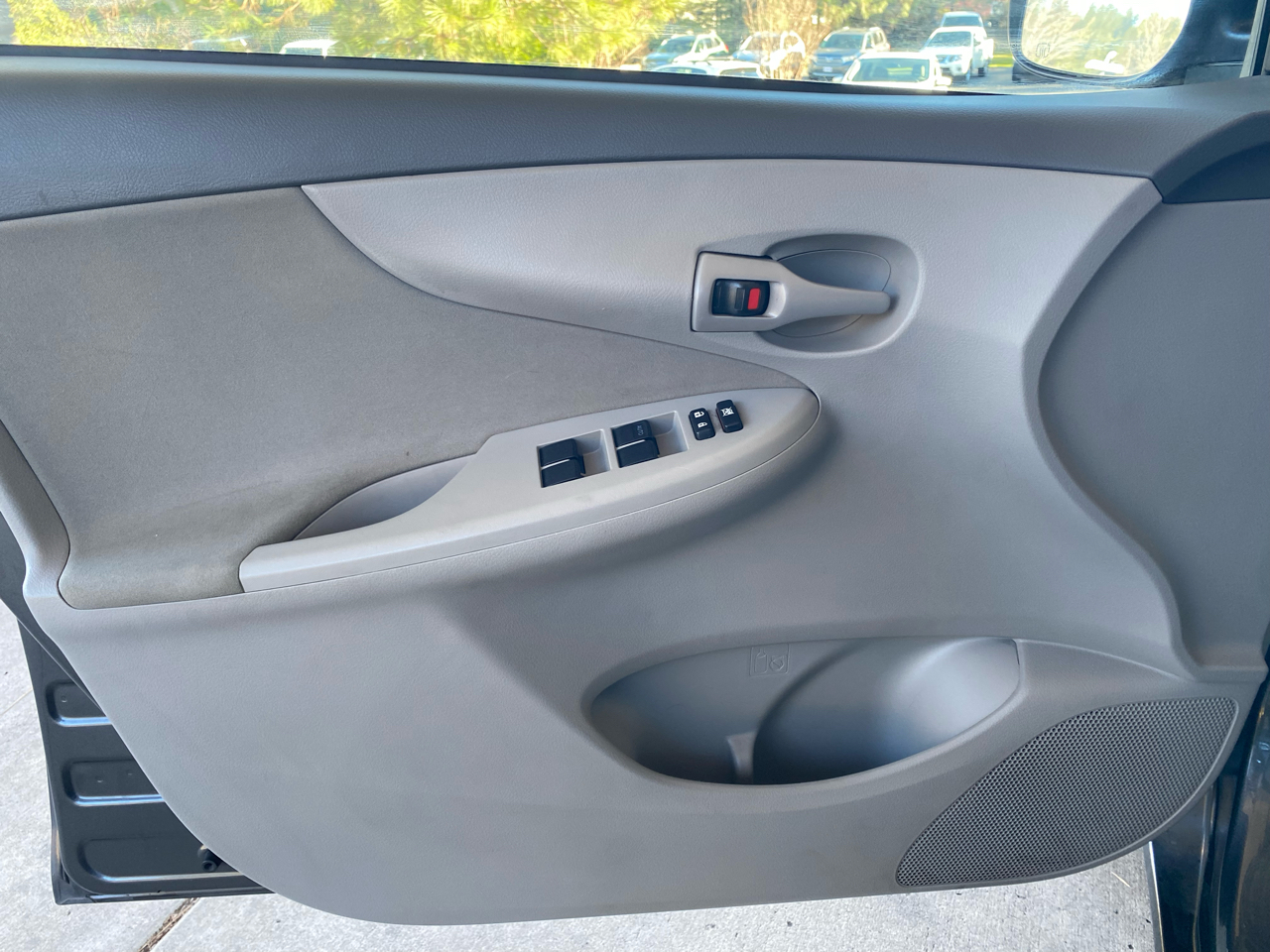 Toyota Corolla 4dr Sdn LE Auto 2009