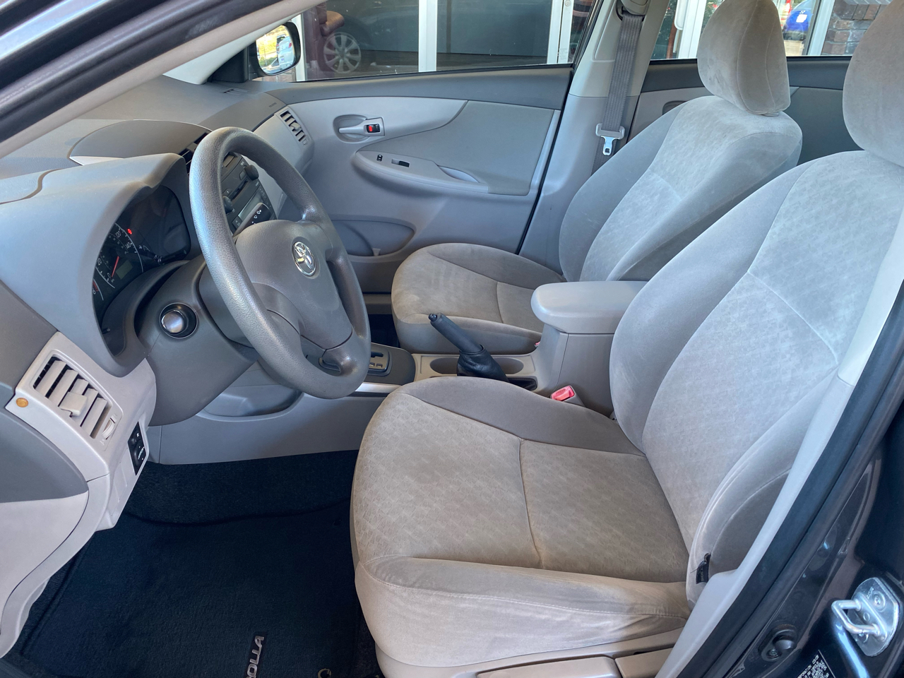 Toyota Corolla 4dr Sdn LE Auto 2009