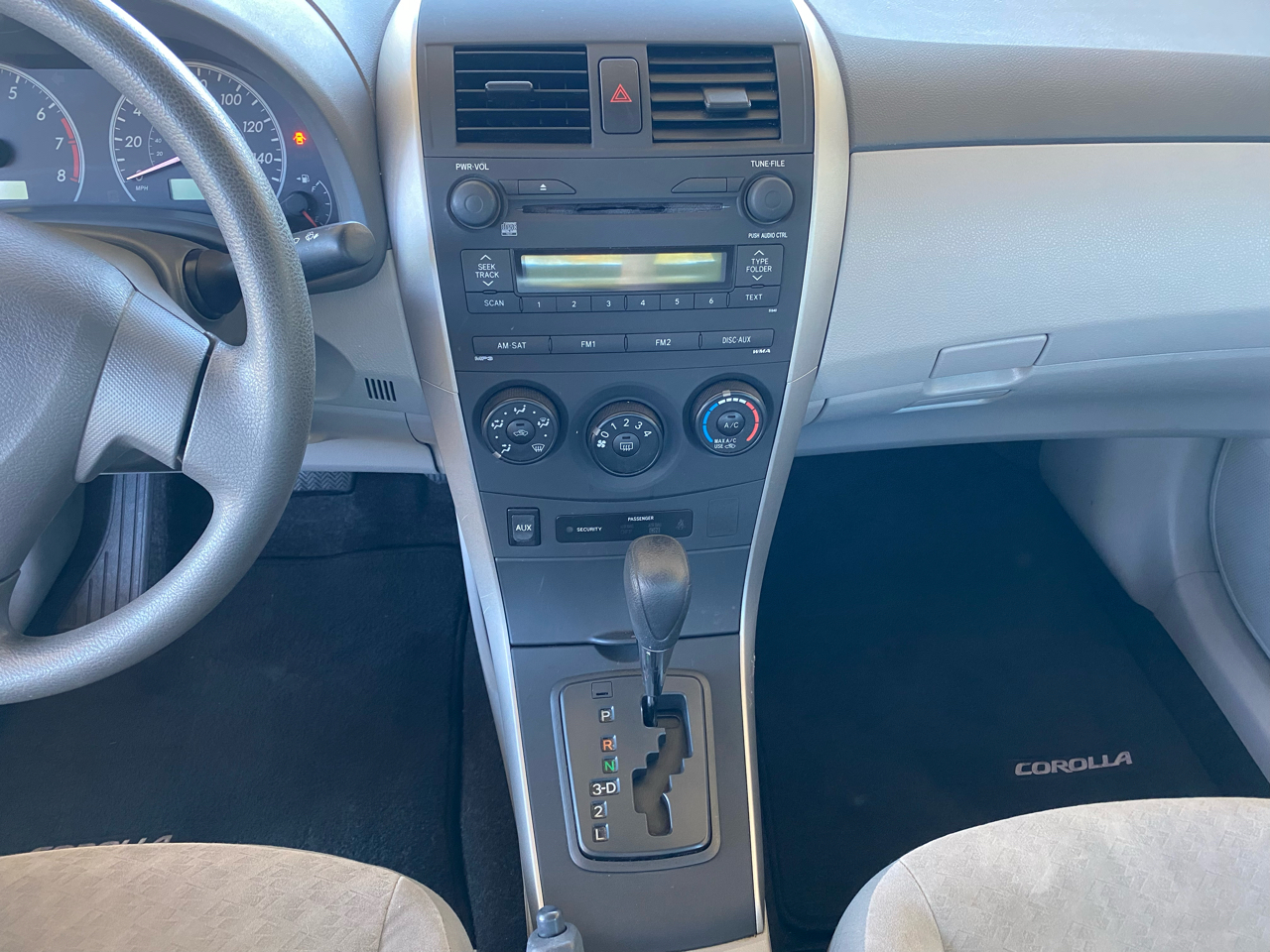 Toyota Corolla 4dr Sdn LE Auto 2009