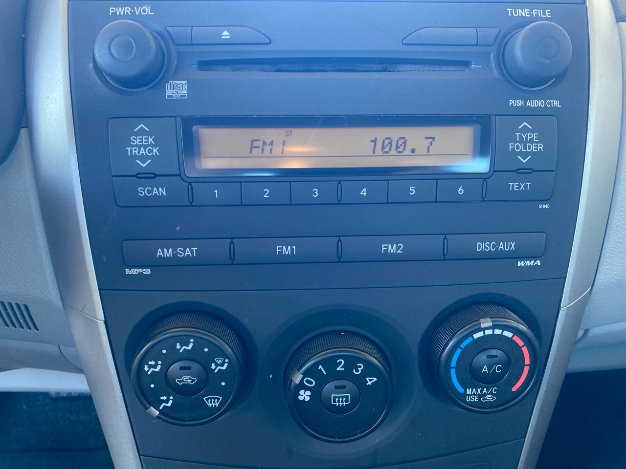 Toyota Corolla 4dr Sdn LE Auto 2009