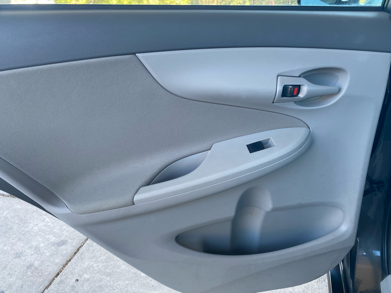 Toyota Corolla 4dr Sdn LE Auto 2009