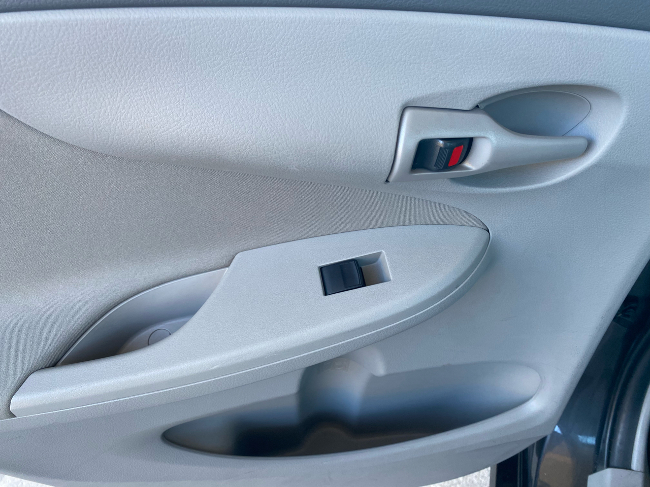 Toyota Corolla 4dr Sdn LE Auto 2009