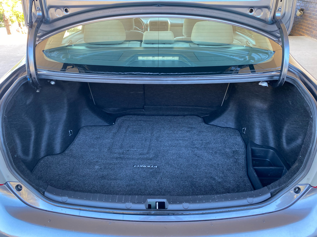 Toyota Corolla 4dr Sdn LE Auto 2009