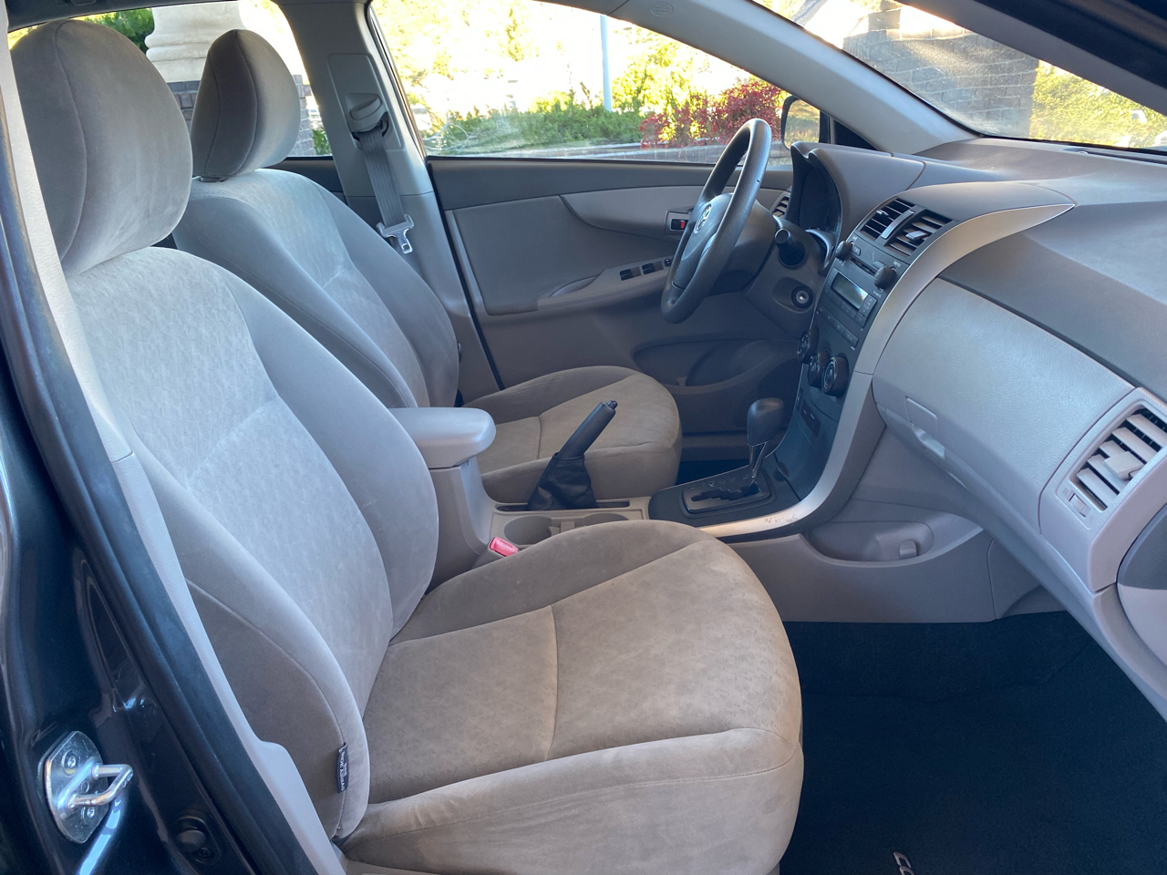 Toyota Corolla 4dr Sdn LE Auto 2009