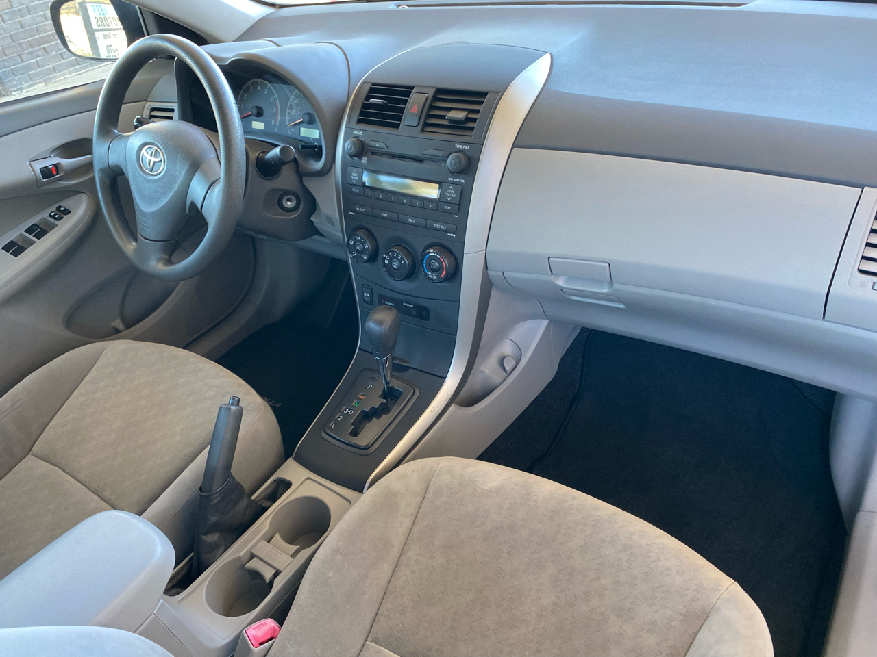 Toyota Corolla 4dr Sdn LE Auto 2009