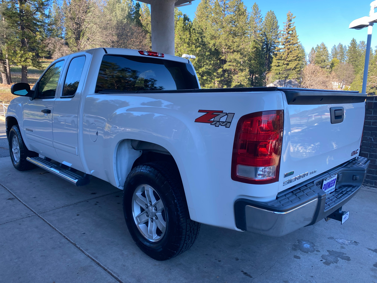 GMC Sierra 1500 4WD Ext Cab 143.5" SLE 2012