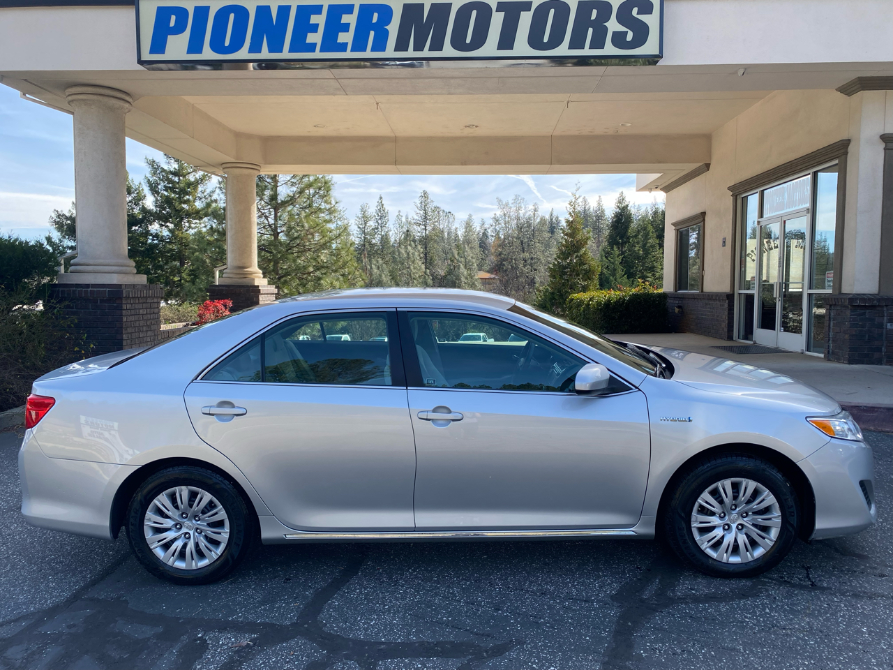 2013 Toyota Camry Hybrid 4dr Sdn LE
