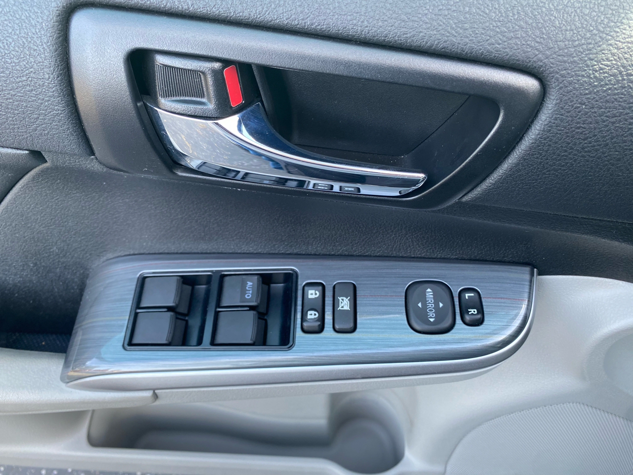 Toyota Camry Hybrid  2013