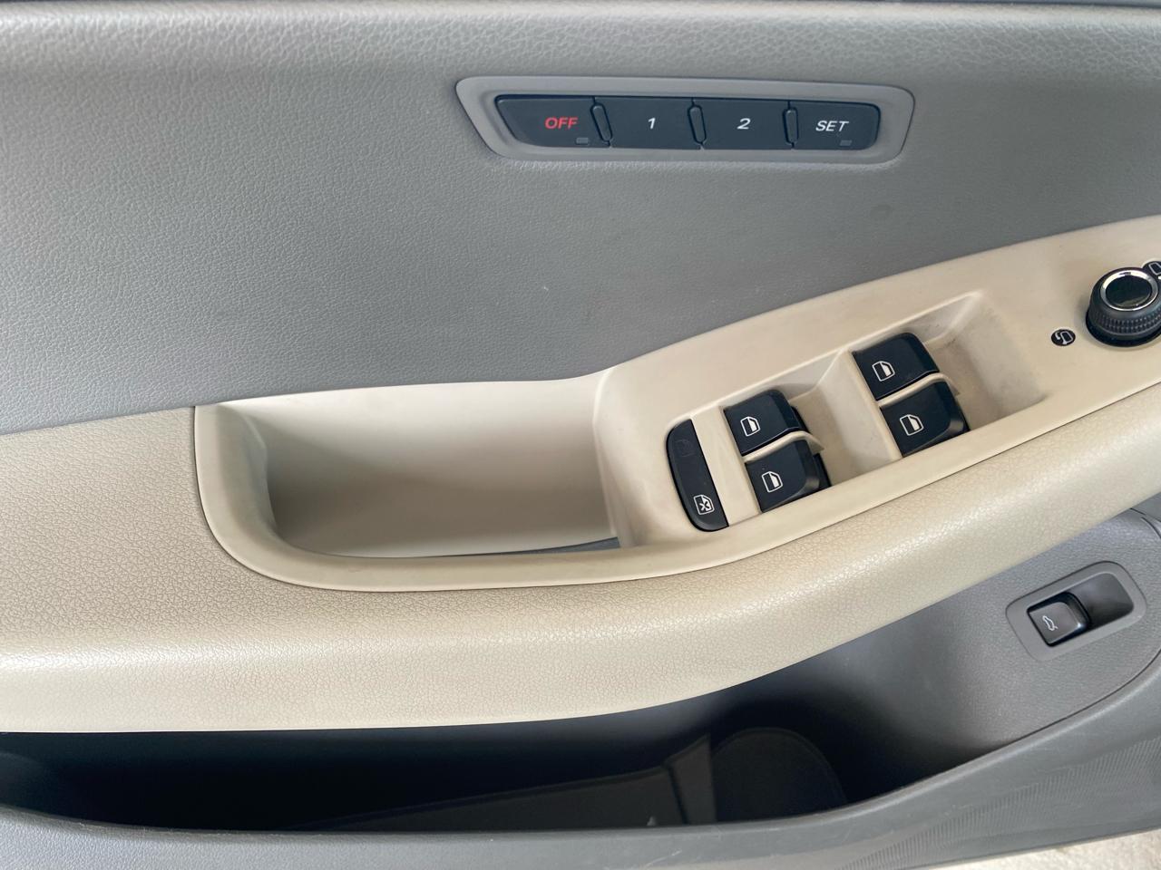 Audi Q5 quattro 4dr 2.0T Premium Plus 2011