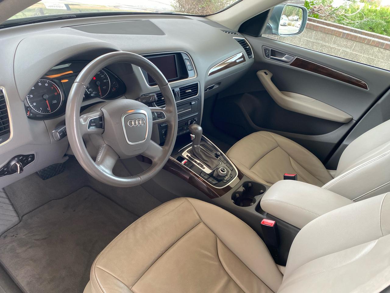 Audi Q5 quattro 4dr 2.0T Premium Plus 2011