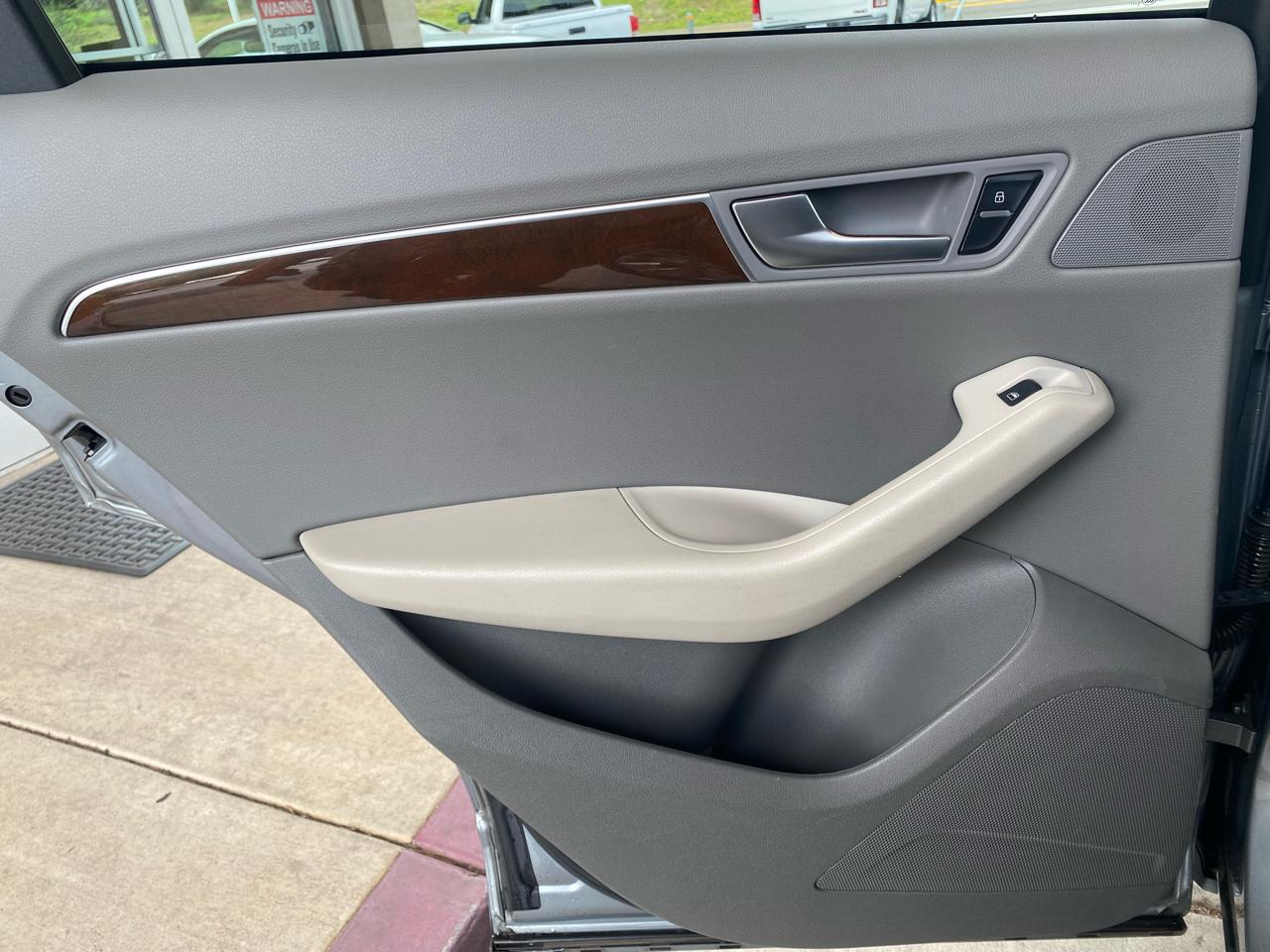 Audi Q5 quattro 4dr 2.0T Premium Plus 2011