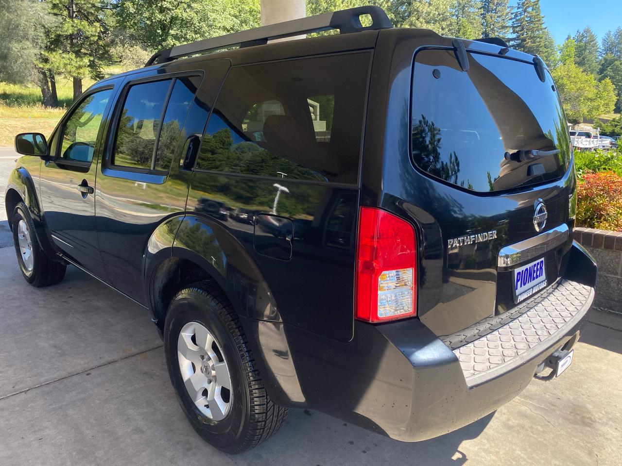Nissan Pathfinder 2WD 4dr V6 LE 2009