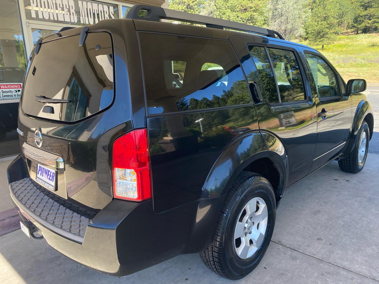 Nissan Pathfinder 2WD 4dr V6 LE 2009