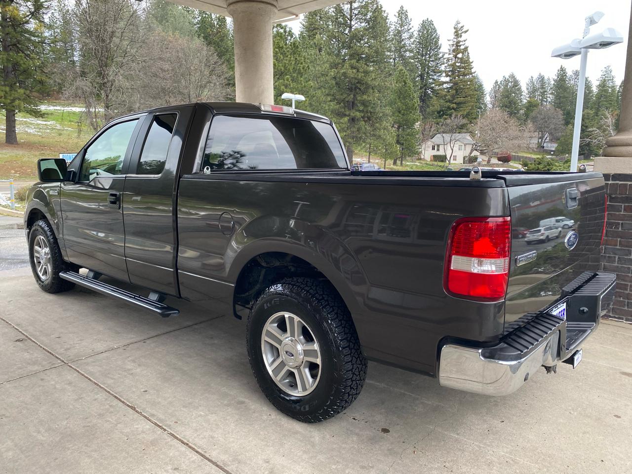 Ford F-150 Supercab 133" XLT 2005