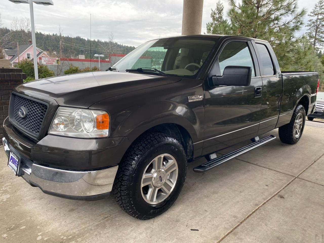 Ford F-150 Supercab 133" XLT 2005