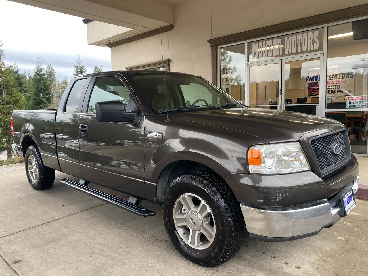 Ford F-150 Supercab 133" XLT 2005